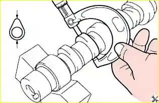 Измерение высоты кулачков распределительного вала
