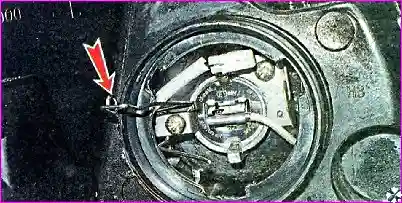 Замена лампы дальнего света