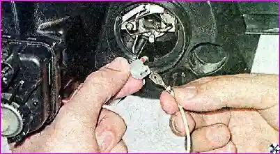 Замена лампы дальнего света