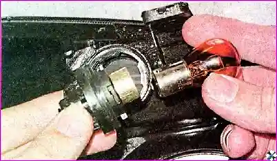 Замена лампы указателя поворота