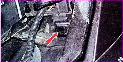 Снятие и установка блок-фары