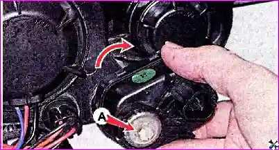 Замена мотор-редуктора электрокорректора фары