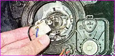 Замена лампы ближнего света