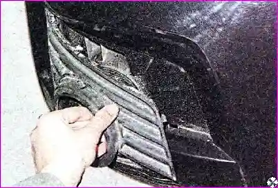 Снятие и установка накладки бампера Снятие и установка противотуманной фары