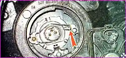 Замена лампы ближнего света