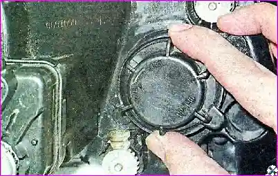 Замена лампы дальнего света