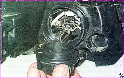 Замена лампы дальнего света