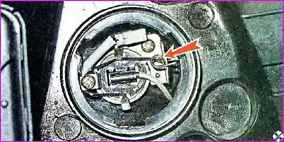 Замена лампы дальнего света