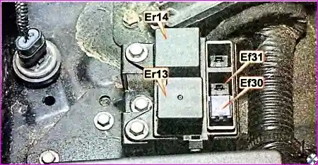 Блок предохранителей и реле электровентилятора системы охлаждения двигателя