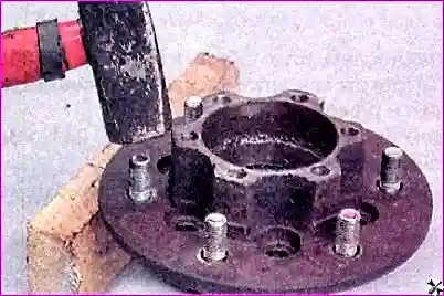 Замена шпилек на ступице колеса Ремонт ступицы колес автомобиля Hover-H3/H5