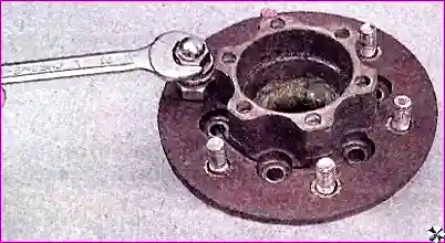 Замена шпилек на ступице колеса Ремонт ступицы колес автомобиля Hover-H3/H5