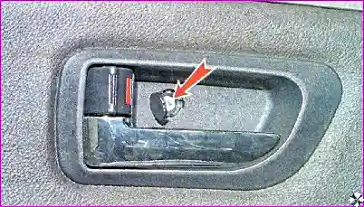 Обивка задней двери – снятие и установка Снятие и установка деталей задней двери автомобиля Hover-H3/H5