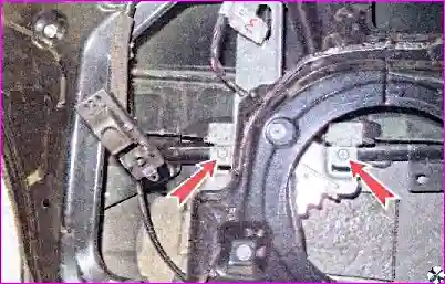 Стекло задней двери – снятие и установка Снятие и установка деталей задней двери автомобиля Hover-H3/H5