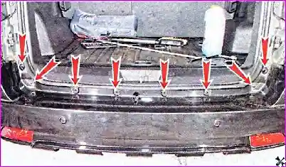 Снятие заднего бампера Снятие и установка заднего бампера автомобиля Hover H3/H5