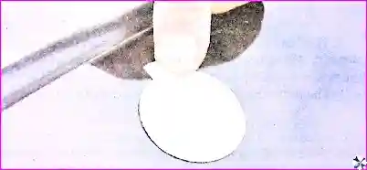 Ремонт скола стекла Ремонт мелких повреждений ветрового стекла автомобиля