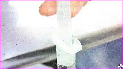 Ремонт скола стекла Ремонт мелких повреждений ветрового стекла автомобиля