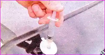 Ремонт скола стекла Ремонт мелких повреждений ветрового стекла автомобиля