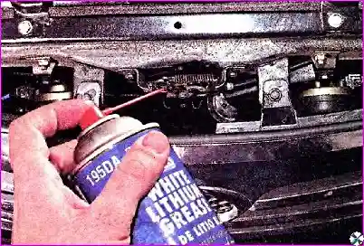 Очистка и смазка кузовных деталей автомобиля Hover-H3/H5