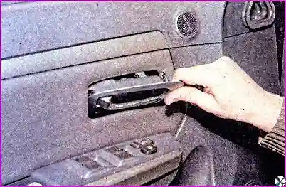 Обивка передней двери снятие и установка Разборка и сборка деталей передней двери автомобиля Hover-H3/H5