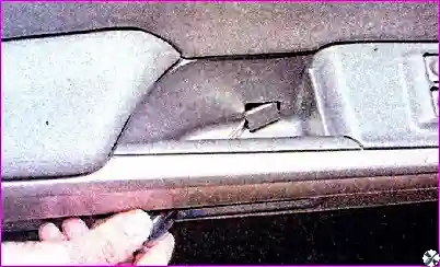 Обивка передней двери снятие и установка Разборка и сборка деталей передней двери автомобиля Hover-H3/H5