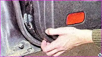 Обивка передней двери снятие и установка Разборка и сборка деталей передней двери автомобиля Hover-H3/H5