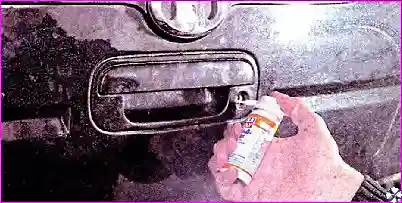 Очистка и смазка кузовных деталей автомобиля Hover-H3/H5