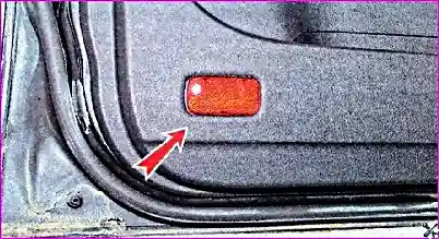 Обивка передней двери снятие и установка Разборка и сборка деталей передней двери автомобиля Hover-H3/H5