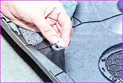 Обивка передней двери снятие и установка Разборка и сборка деталей передней двери автомобиля Hover-H3/H5