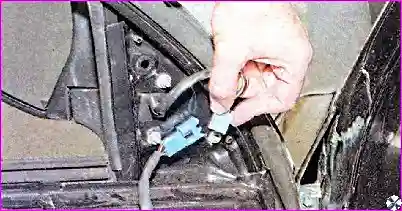 Боковое зеркало заднего вида – замена Разборка и сборка деталей передней двери автомобиля Hover-H3/H5