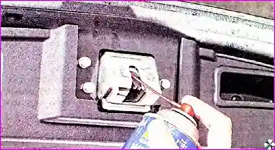 Очистка и смазка кузовных деталей автомобиля Hover-H3/H5