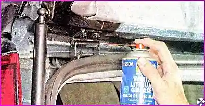 Очистка и смазка кузовных деталей автомобиля Hover-H3/H5