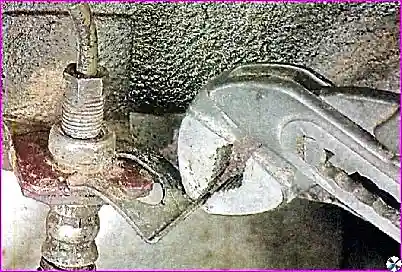 Замена деталей передней подвески автомобиля Hover H3/H5