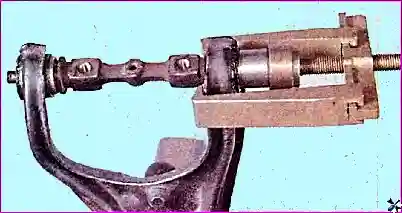 Замена деталей передней подвески автомобиля Hover H3/H5