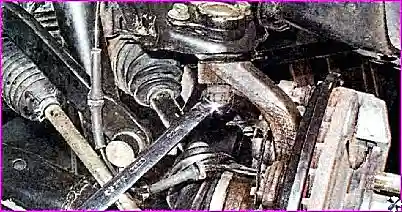 Замена деталей передней подвески автомобиля Hover H3/H5