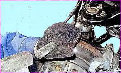 Замена деталей передней подвески автомобиля Hover H3/H5