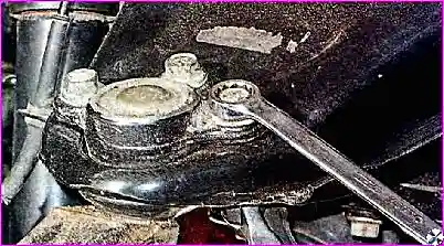 Замена деталей передней подвески автомобиля Hover H3/H5