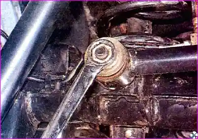 Замена деталей задней подвески автомобиля Hover Н3/Н5