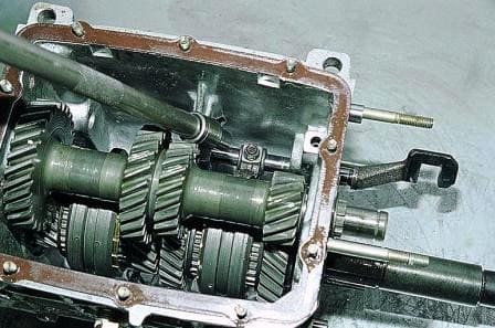 Disassembly and assembly of the VAZ-2107 gearbox