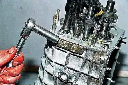 Reparatur des Fünfganggetriebes