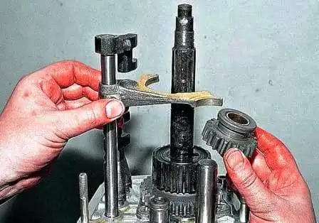 Reparatur des Fünfganggetriebes