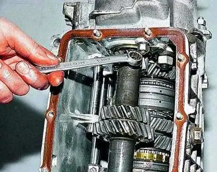 Reparatur des Fünfganggetriebes