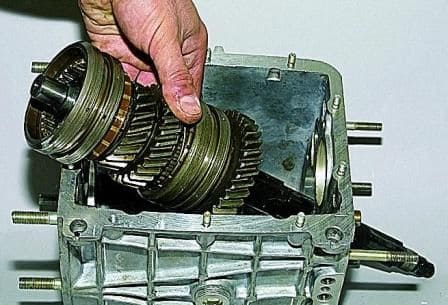 Disassembly and assembly of the VAZ-2123 gearbox