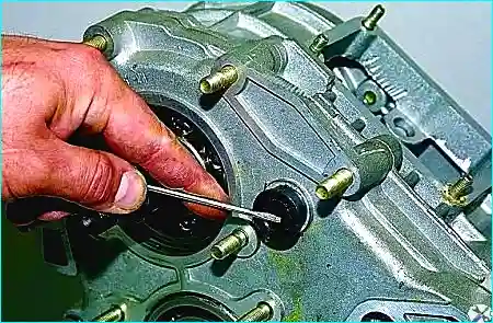 VAZ-2123 Verteilergetriebe zerlegen