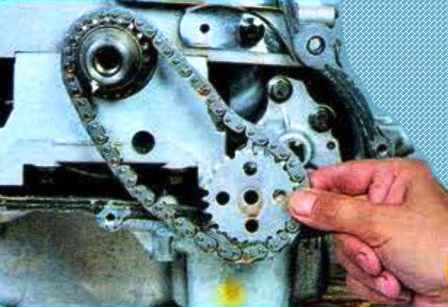 Desmontaje e instalación de elementos del sistema de aceite del motor Mazda 6