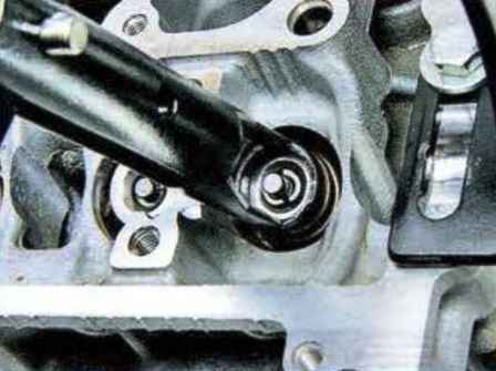 Replacing Mazda 6 engine oil seals