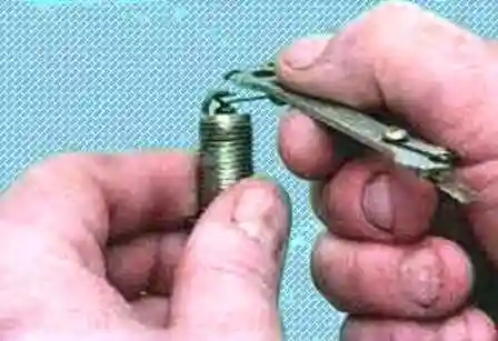 Removing the coils and spark plugs of a Mazda 6