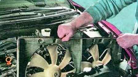 Як замінити електровентилятор охолодження двигуна Mazda 6