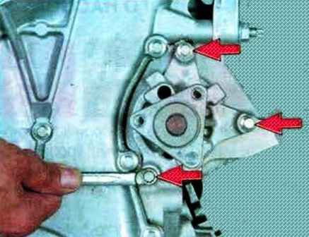 Cómo reemplazar la bomba de refrigerante y el termostato de Mazda 6