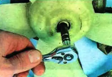 How to replace Mazda 6 engine cooling fan