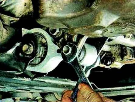 Cómo reemplazar los soportes del motor Mazda 6